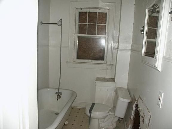 5th image of 776 Seymour Ave