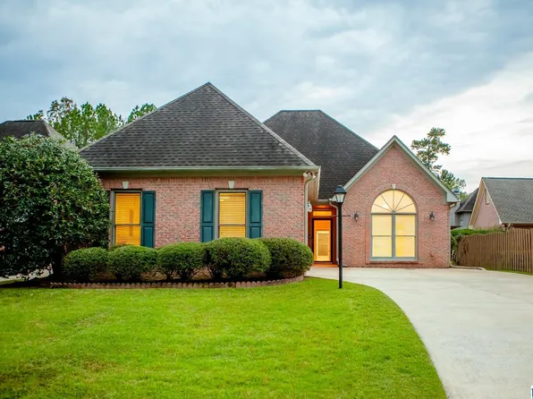 1047 Riverchase Cv, Hoover, AL 35244