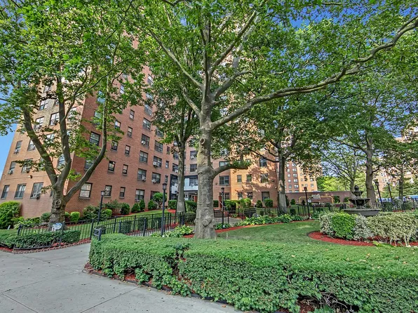 9905 63rd Dr APT 1Q, Rego Park, NY 11374