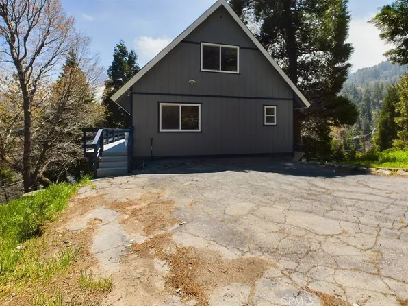 819 Bergschrund Dr, Crestline, CA 92325