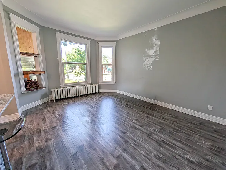55 Wellington St S #3 — Photo 2