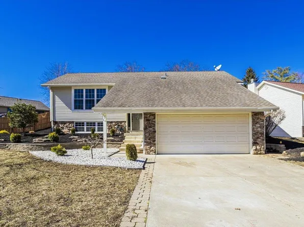 1923 Springtree Dr, Maryland Heights, MO 63043