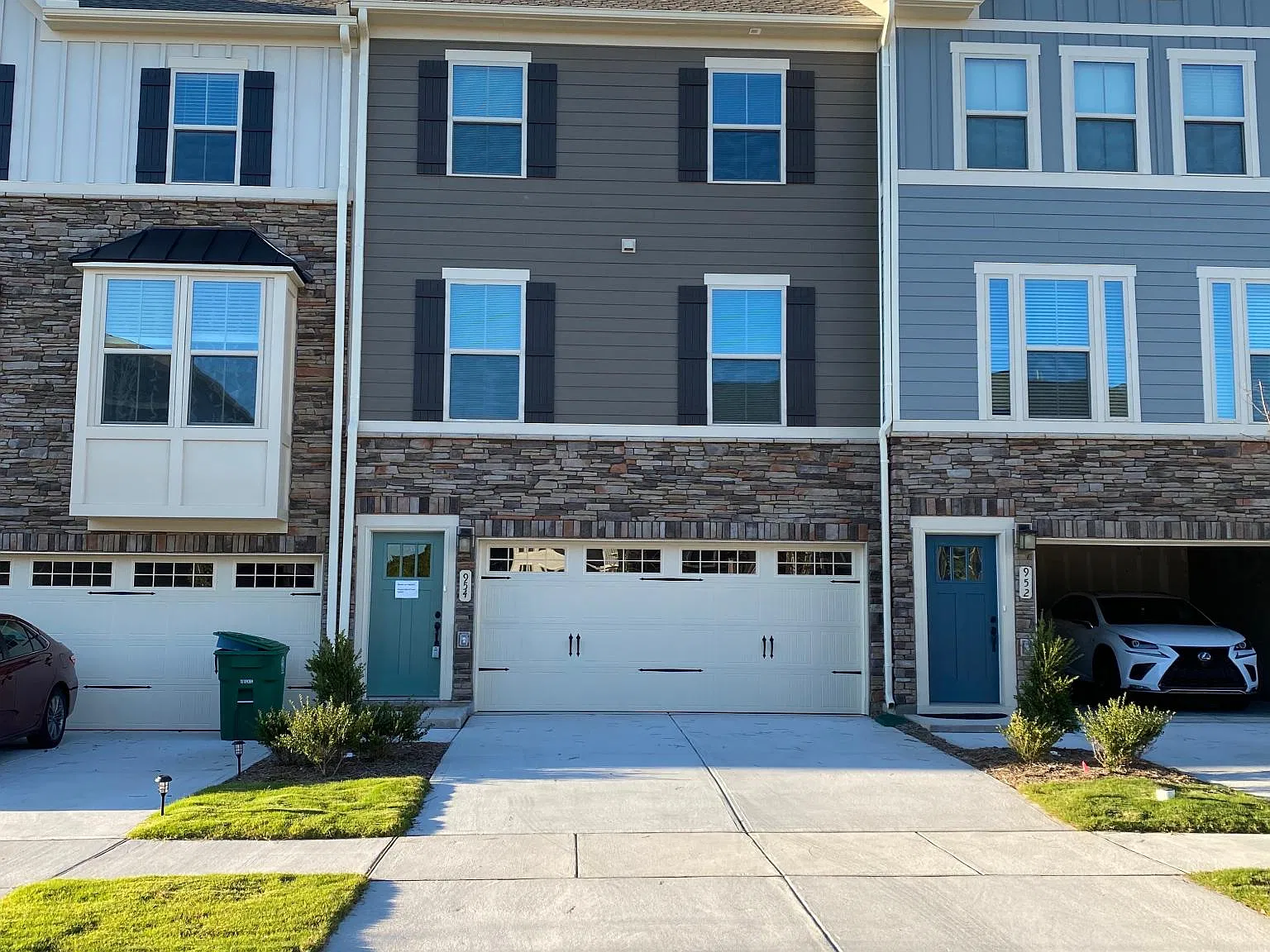 3 bed, 2038 sqft, $2,225 — Photo 1