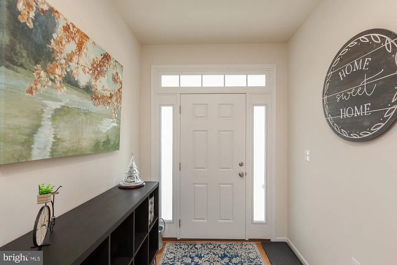 4 bed, 2923 sqft, $3,000 — Photo 4