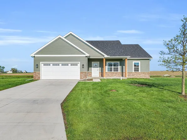 214 N Pointe Dr, Gifford, IL 61847
