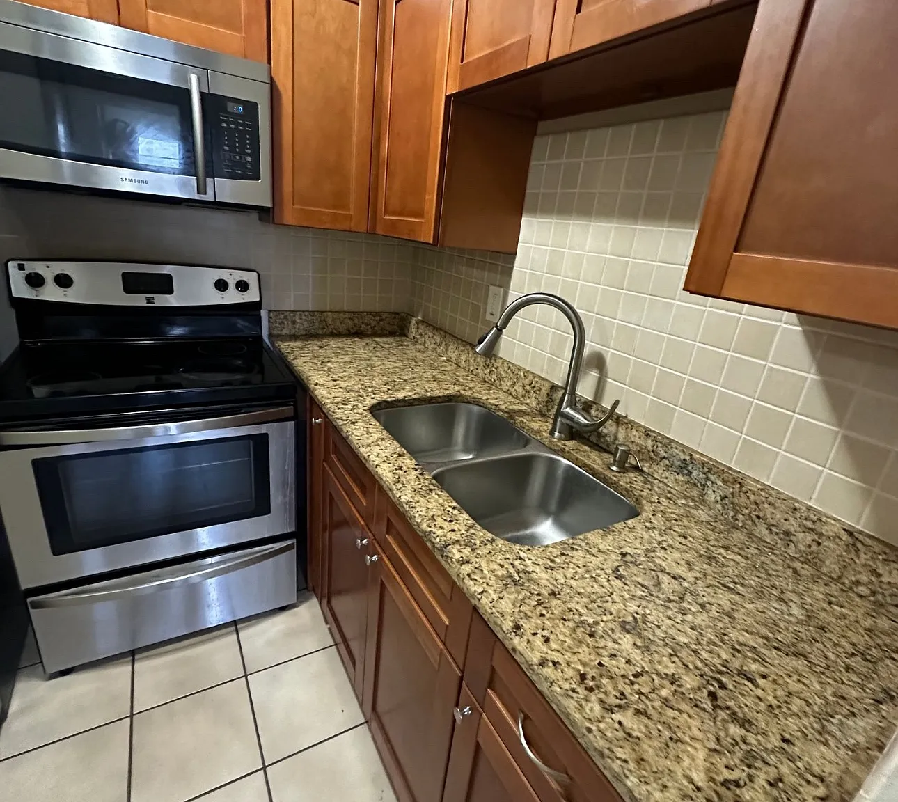 1 bed, 900 sqft, $1,200 — Photo 2