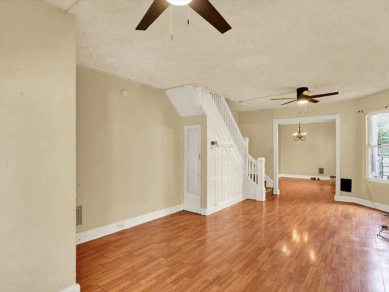 234 W Douglass St — Photo 6