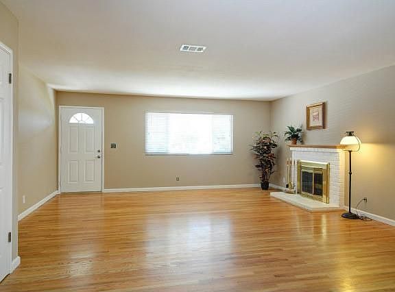 3rd image of 483 Southside Dr