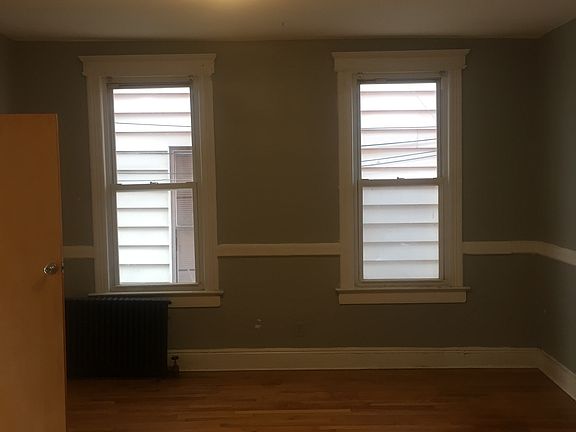 4th image of 44 Beacon Ave