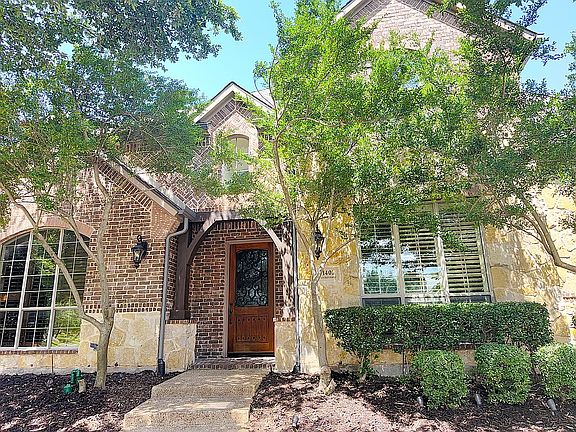 2nd image of 1401 Luckenbach Dr