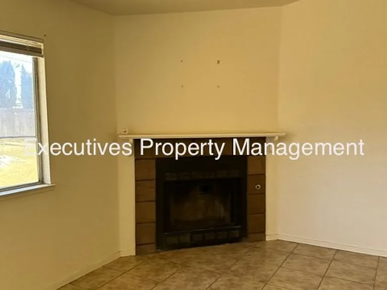 322 Pamela Ct — Photo 2