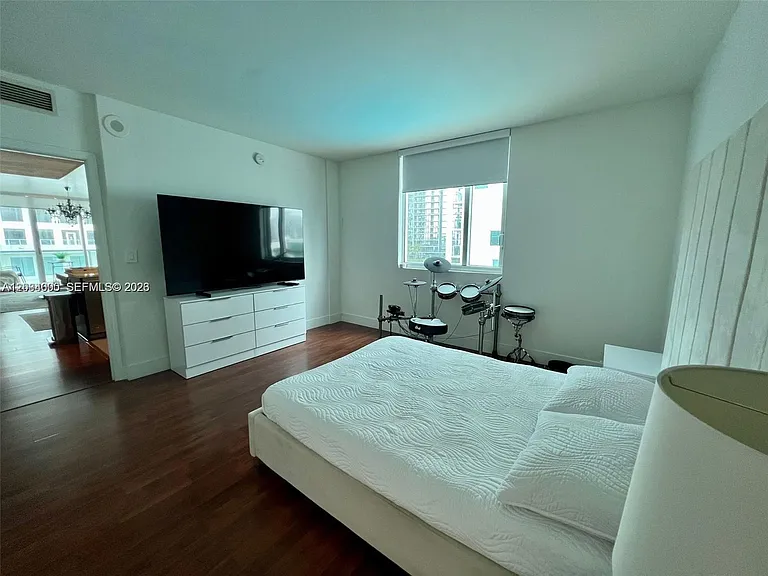 500 Brickell Ave #1410 — Photo 10