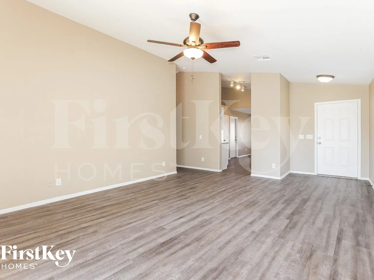 3 bed, 2.0 bath, 1373 sqft, $2,210 — Photo 4