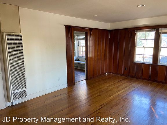 5th image of 8526 Fresno Ave