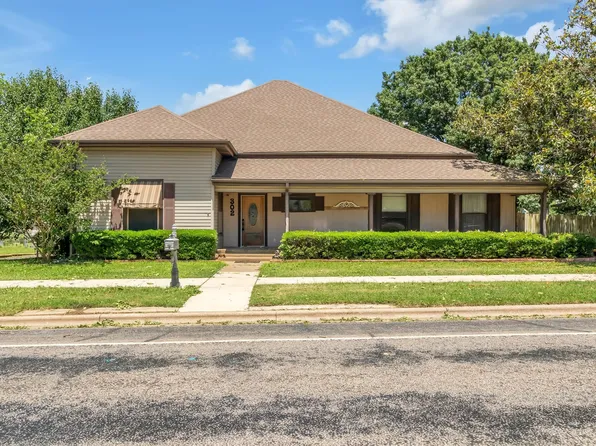 302 W Main St, Honey Grove, TX 75446