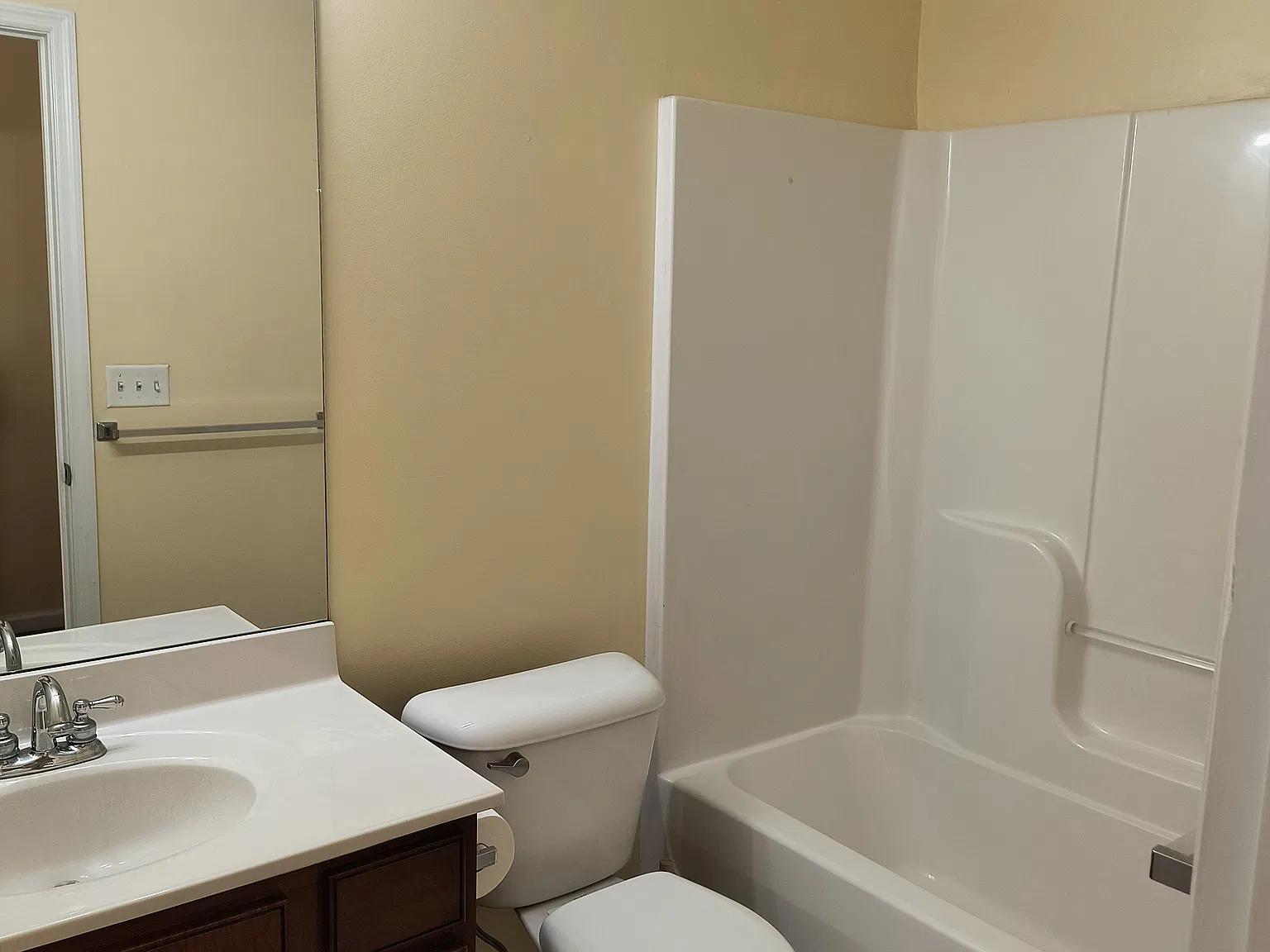 2 bed, 2.5 bath, 1100 sqft, $1,275 — Photo 3