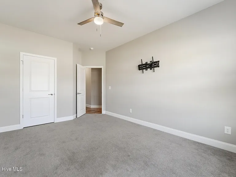 755 Greenwich Pl — Photo 36