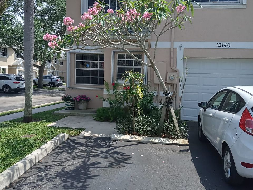 Cornet Unit with Single Car Garage and 2 Parking Spaces