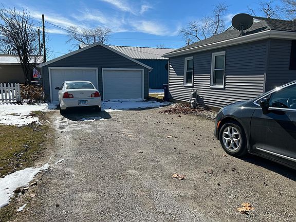 3rd image of 310 E Oliver St