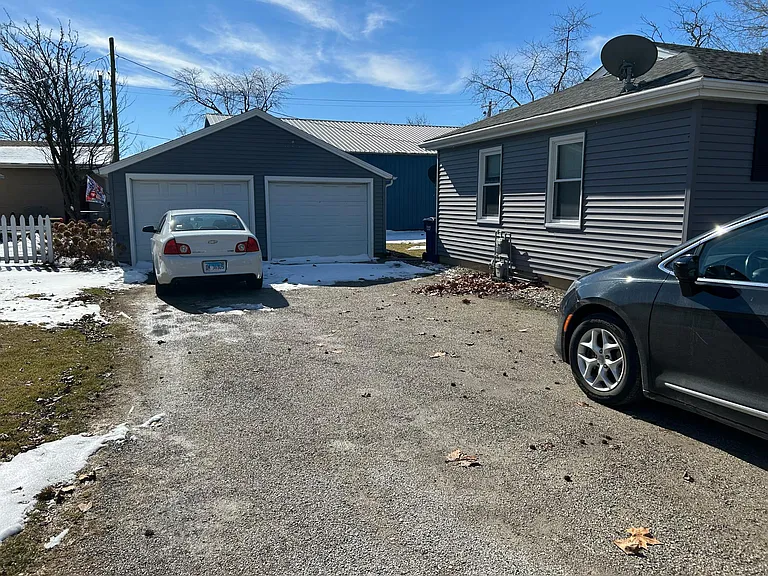 310 E Oliver St — Photo 3
