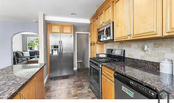 1606 Loch Ness Rd — Photo 5