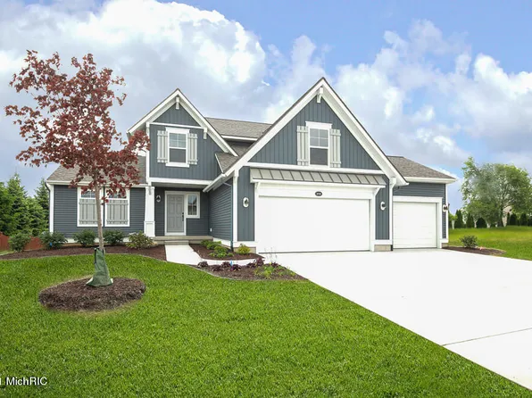 12100 Harvest Home Dr SE, Lowell, MI 49331
