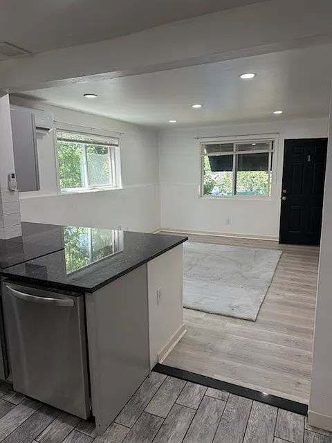 2 bed, 950 sqft, $1,595 — Photo 4