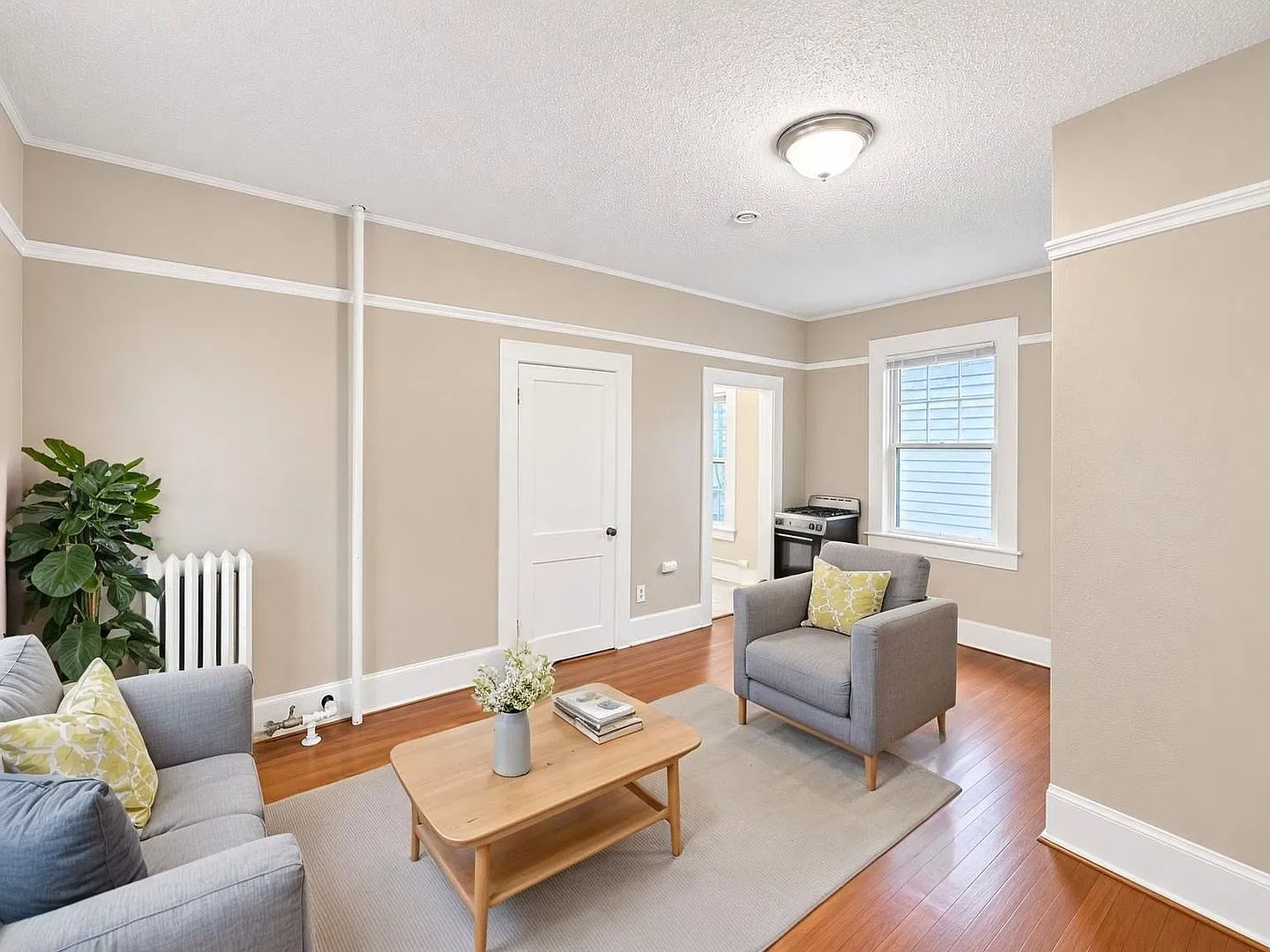 Pet-Friendly Downtown Victorian with Vintage Details — Photo 3