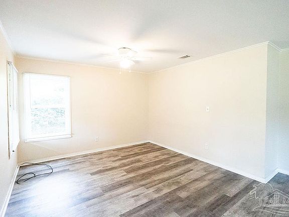 4th image of 3051 Logan Dr