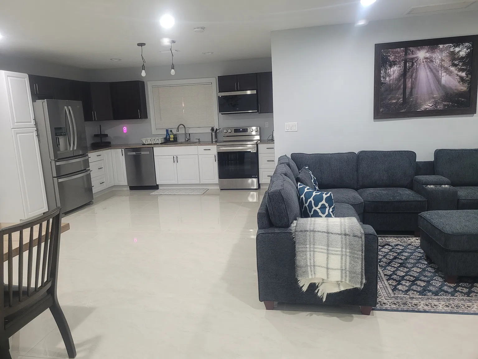 3 bed, 1421 sqft, $5,000 — Photo 2