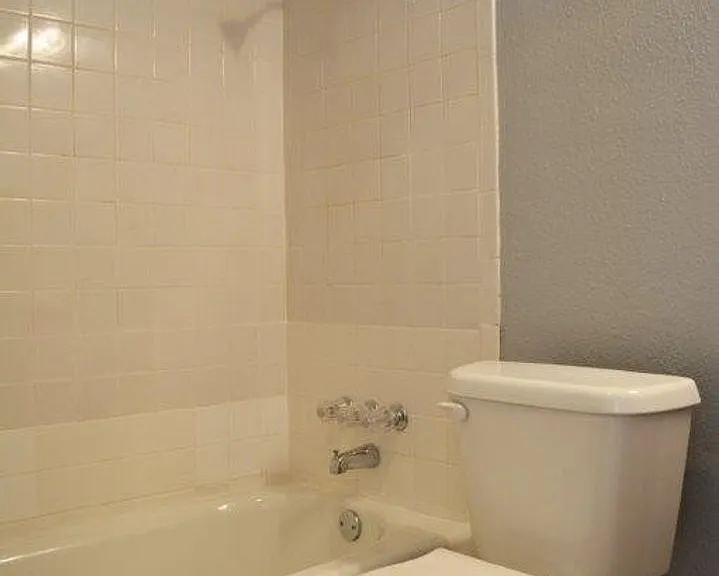 APT02-COLEMAN — Photo 7