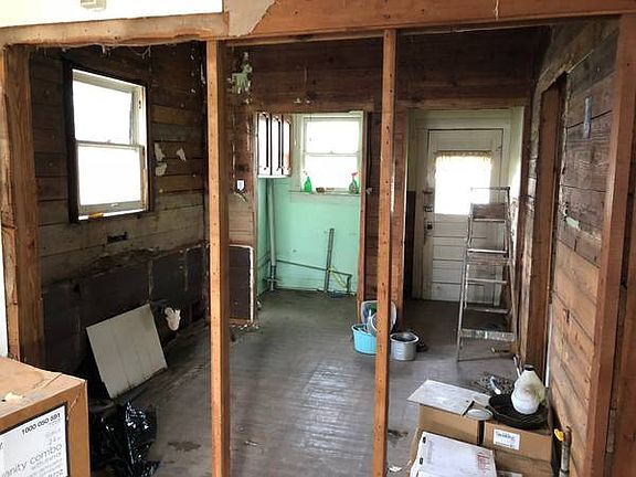 3rd image of 331 Rosebud Ln