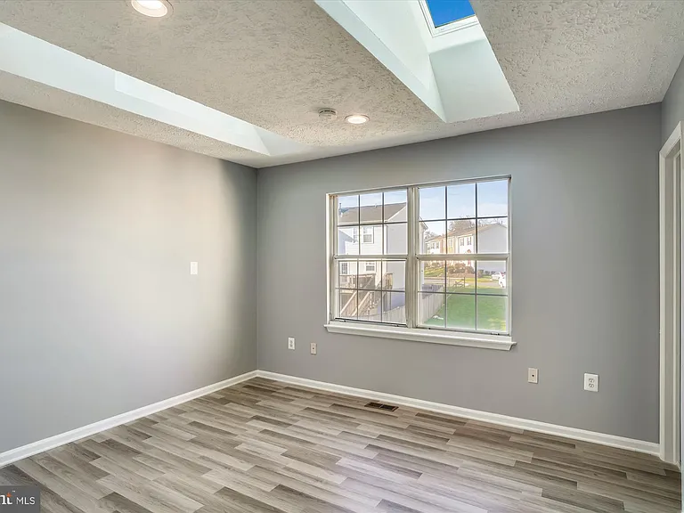 8603 Woodhue Ct — Photo 10