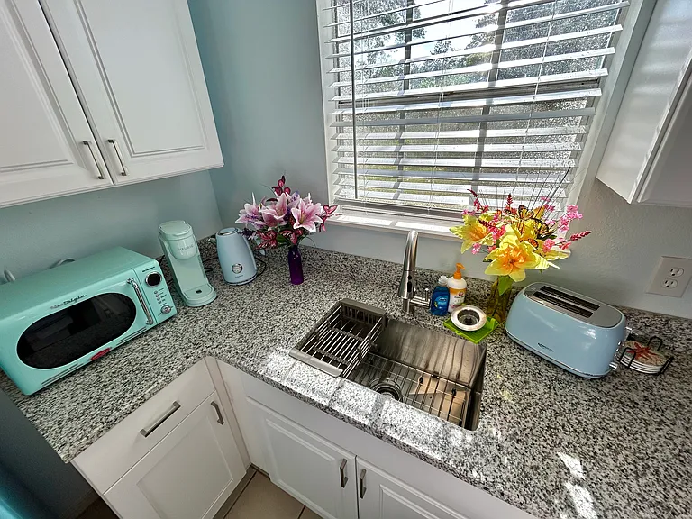 1625 Rebecca St — Photo 44