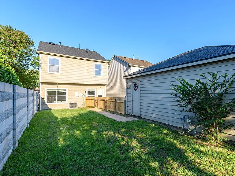 9631 Coyote Creek Dr — Photo 21