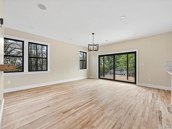 5th image of 631 N Broadway