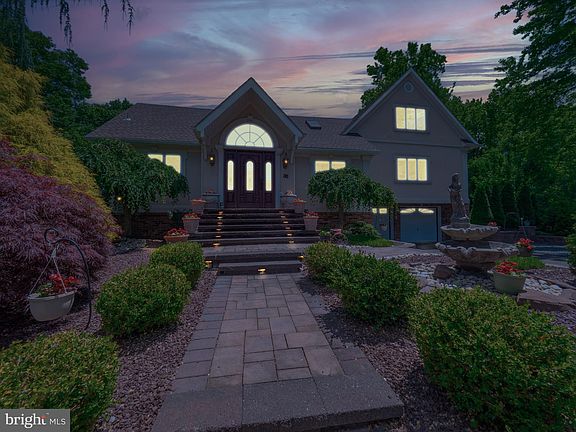 2nd image of 38 Floral Ave