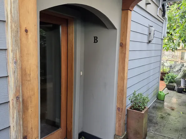 1415 B 3rd Ave W, Seattle, WA 98119