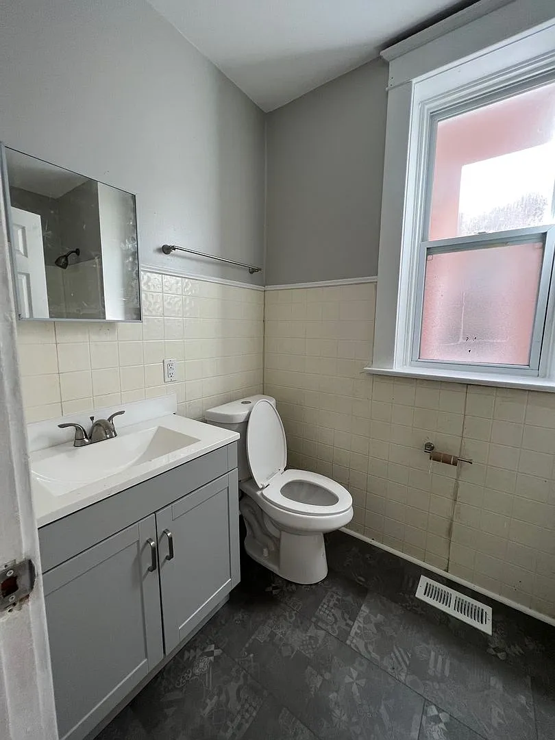 Large 4Bedroom! — Photo 2