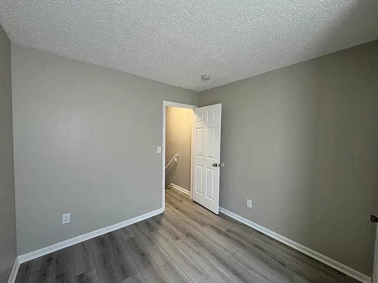 122 Wexford Dr E — Photo 12