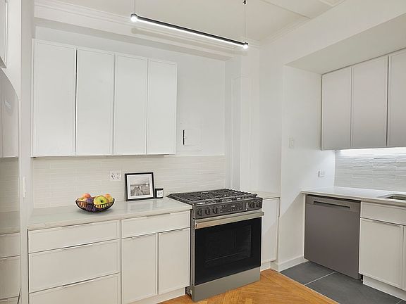 4th image of 140 W 71st St APT 7C