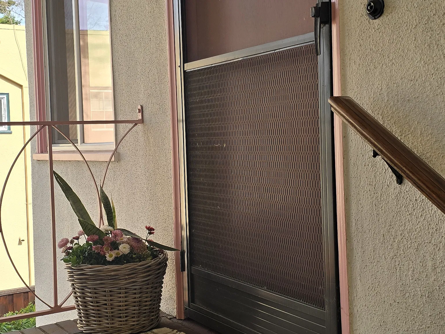 619 Vera Ave — Photo 2
