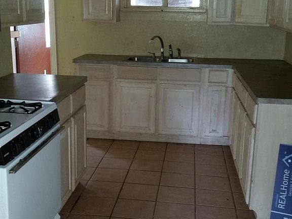3rd image of 2530 Glenwood Dr