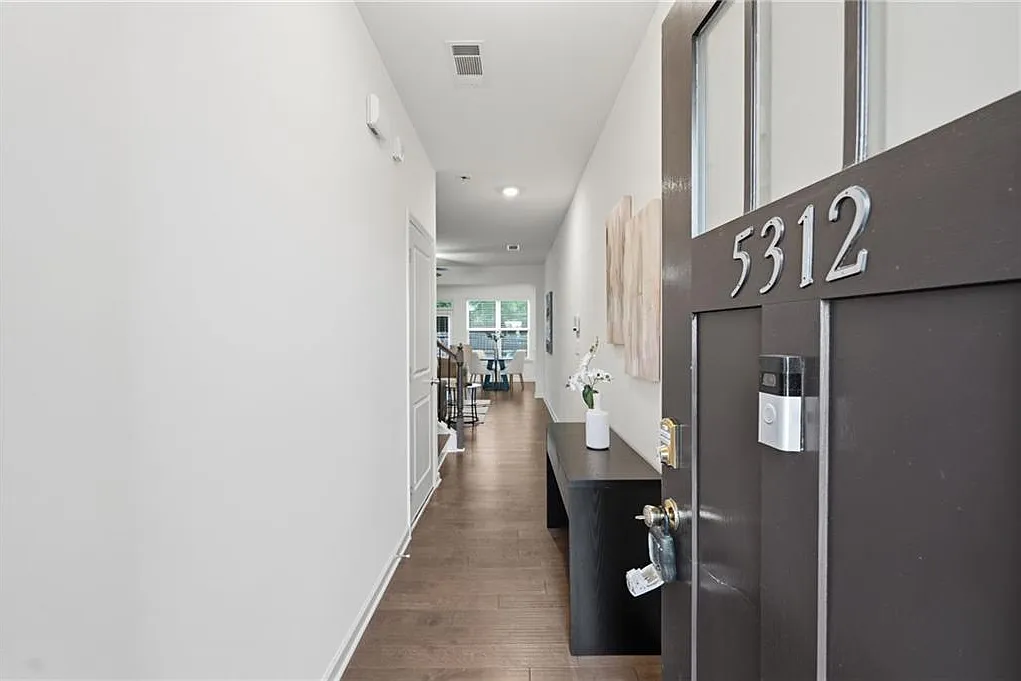 3 bed, 2.5 bath, 1742 sqft, $2,250 — Photo 4