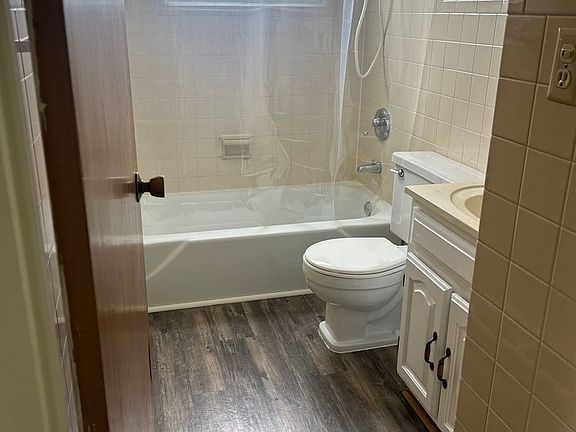 2nd image of 742 Fairwood Dr APT 3