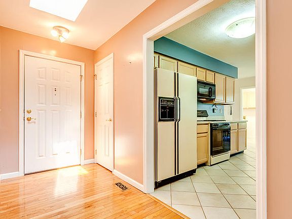 5th image of 329 Villa Dr #329