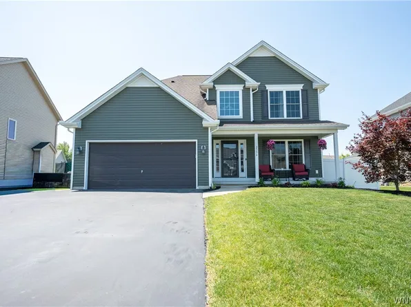 2336 Agassiz Dr, Lake View, NY 14085
