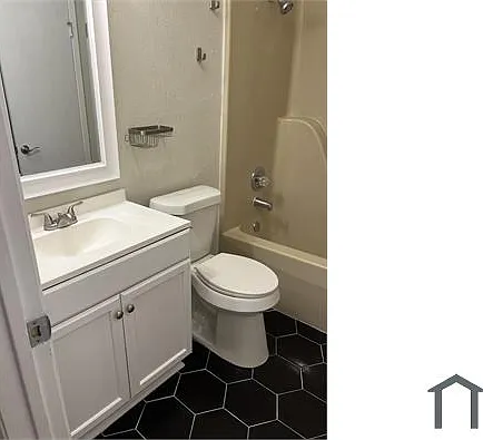 2 bed, 1044 sqft, $1,800 — Photo 4