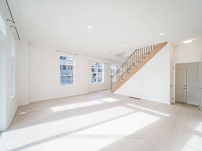 1 Sissons Way — Photo 5