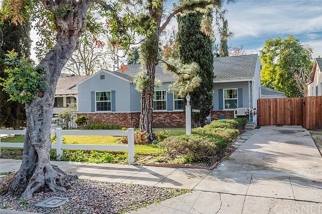 1st image of 5055 Auckland Ave